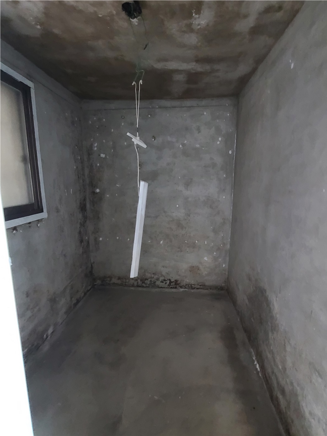 공사 전 콘크리트 상태로 남아 있던 검토 대상 공간